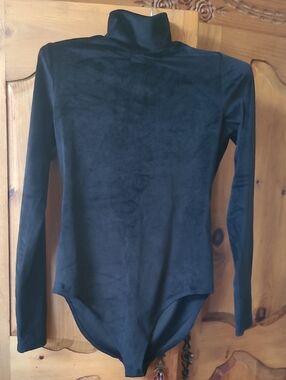 American Eagle Outfitters Black Velvet Turtleneck Bodysuit - M